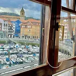 Utsa Eski -piso Con Encanto En 1ª Linea De Puerto. Lägenhet *