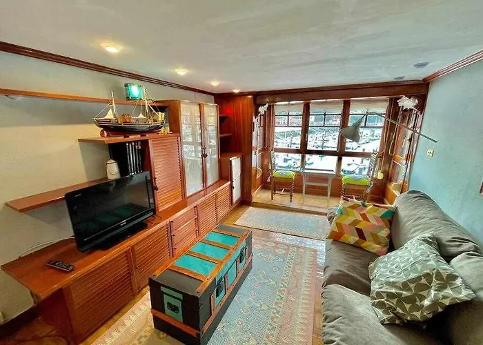 Apartamento Utsa Eski -piso Con Encanto En 1ª Linea De Puerto.